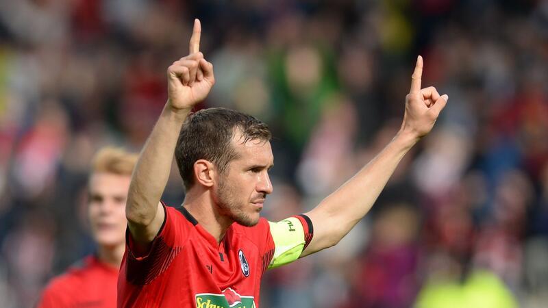Coach Schuster zeigt sich vor Start mit Freiburg „entspannt“ Früher Kapitän des SC Freiburg, heute Cheftrainer: Julian Schuster hofft im DFB-Pokal auf einen Auftakterfolg bei Drittligist VfL Osnabrück.