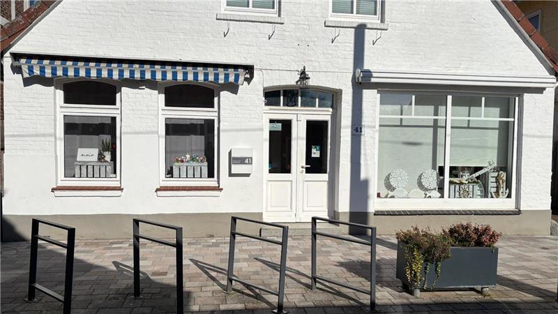 Früher bot Anett Tiedemann in ihrem Kosmetiksalon (rechts) Schönes für die Haut und zum Verschenken an.