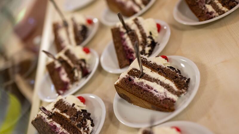 Früher das höchste der Gefühle an der Kaffeetafel: die Schwarzwälder Kirschtorte. Die Zeiten sind auch vorbei, scheint es. (Archivfoto)