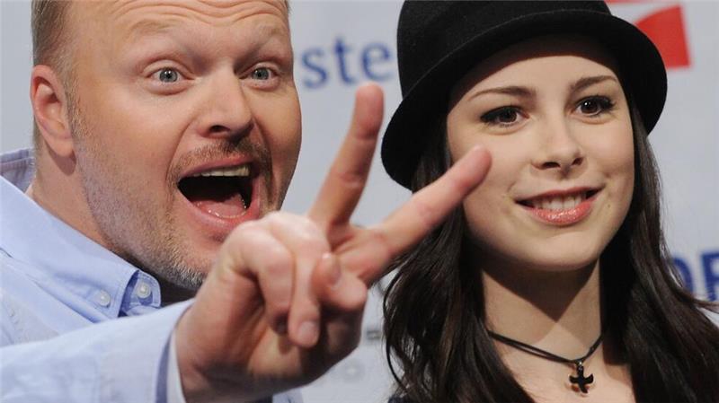 Stefan Raab sucht als Juror deutschen ESC-Song Früher stand Deutschland besser da: Stefan Raab im Jahr 2010 mit ESC-Siegerin Lena Meyer-Landrut. (Archivbild)