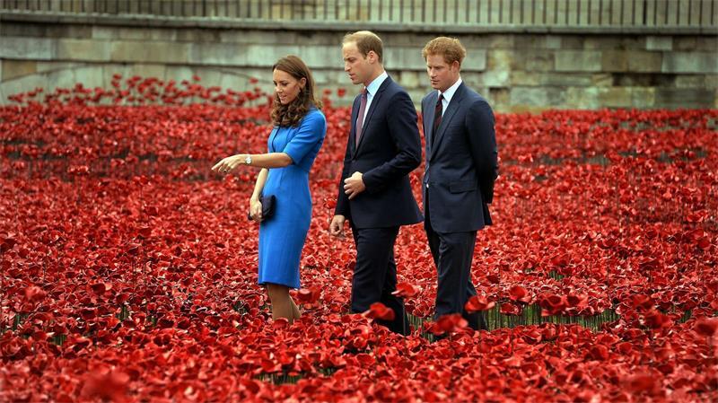 Bruderkrieg zum Todestag: Warum William und Harry streiten Früher waren sie oft gemeinsam zu sehen: Kate (links), Prinz William (Mitte) und Prinz Harry (rechts). (Archivfoto)