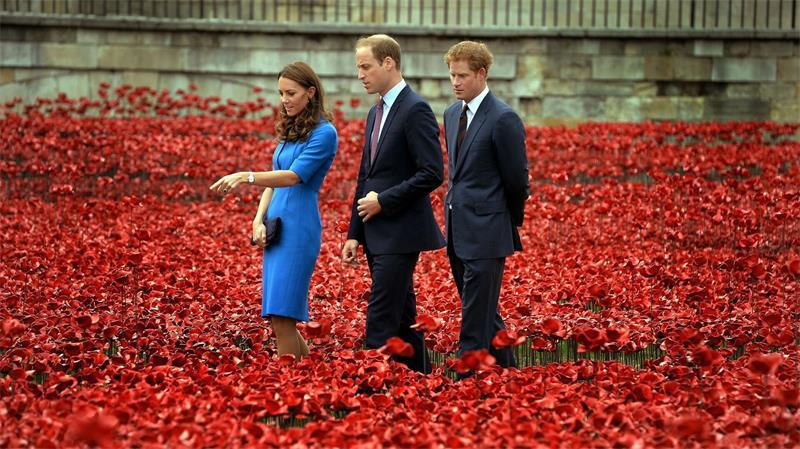 Früher waren sie oft gemeinsam zu sehen: Kate (links), Prinz William (Mitte) und Prinz Harry (rechts). (Archivfoto)