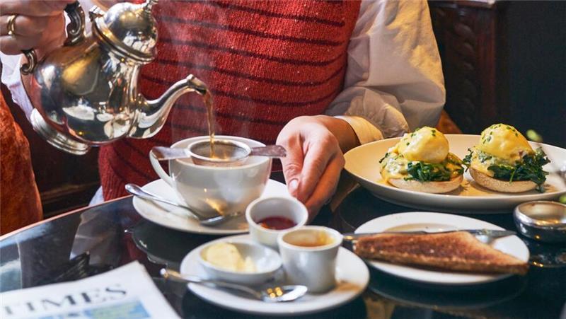 Nottensdorferin schreibt Spiegel-Bestseller Frühstück mit einem guten Tee und leckeren Eggs Benedict.