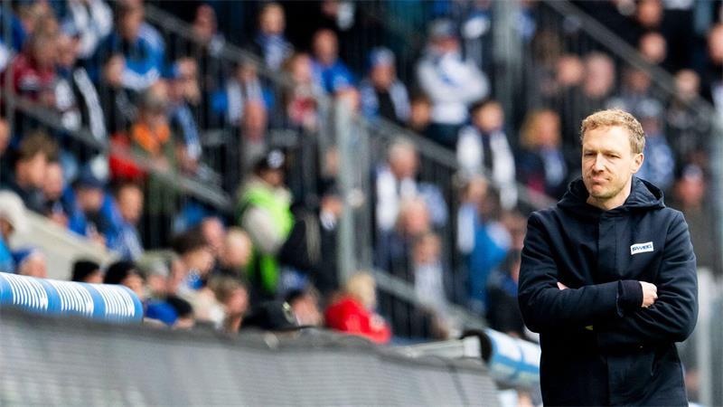 Frustriert an der Seitenlinie: KSC-Coach Maximilian Senft.