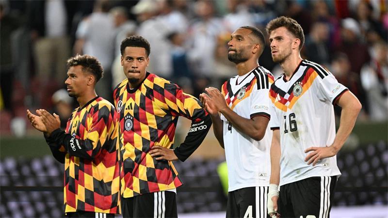 Frustrierte deutsche Spieler nach dem Schlusspfiff.