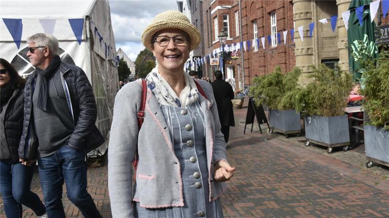 Fühlt sich wohl in ihrem Look und feiert gern wie in Bayern: Dora Behrend.