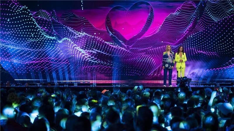 Führen charmant und witzig durch die Sow: Hazel Brugger und Sandra Studer.