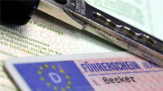 Führerschein und Fahrzeugschein: Sind sie verschwunden, beginnt ein Behördenmarathon.
