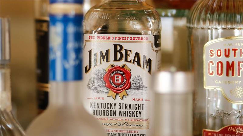 Führt die EU Vergeltungszölle auf US-Produkte wie amerikanischen Whiskey ein? Das ist eine der Fragen im aktuellen Zollkonflikt.