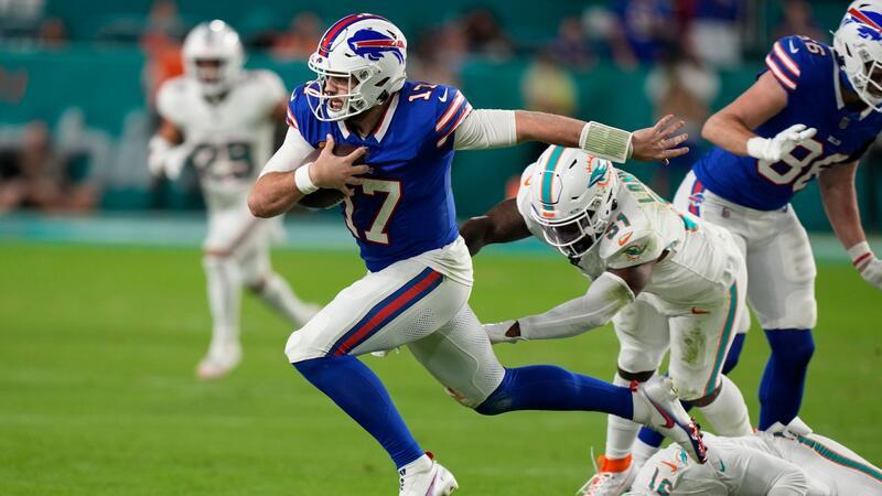 NFL: Bills gewinnen Topspiel gegen Dolphins Führte die Buffalo Bills zum Sieg gegen die Miami Dolphins: Quarterback Josh Allen.