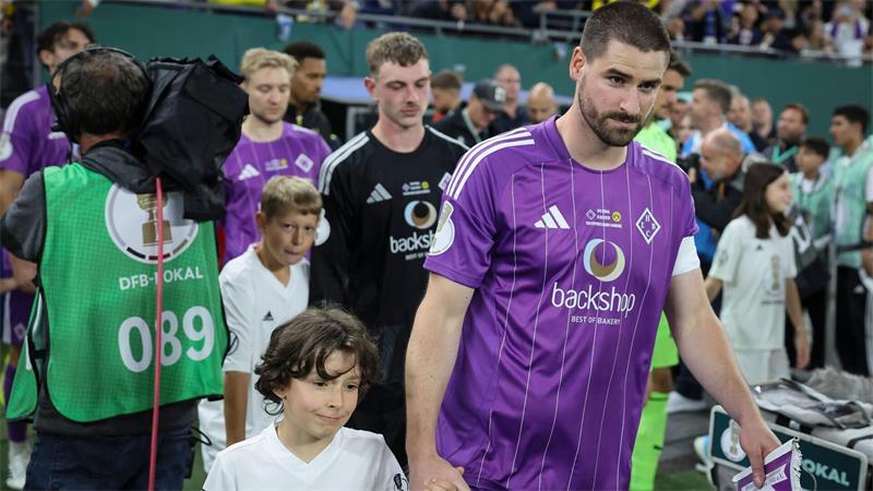 Pokal-Abend des BVB in Hamburg: „Hat man in der Form selten“ Führte sein Team an: HEBC-Kapitän Janek Wrede.