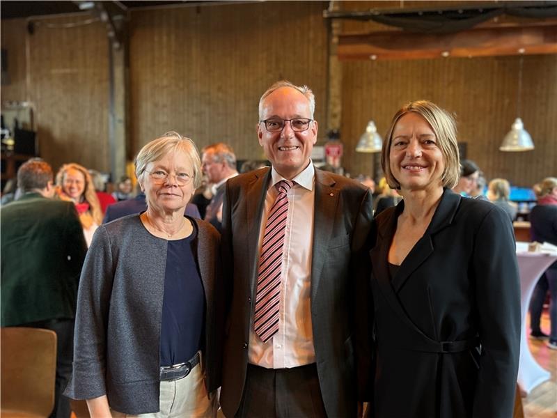 Führungskräfte der Justiz (von links): Landgerichtspräsidentin Ingrid Stelling, Matthias Bähre als neuer Amtsgerichtsdirektor und Stefanie Otte, Präsidentin des Oberlandesgerichts Celle. Foto: Klempow