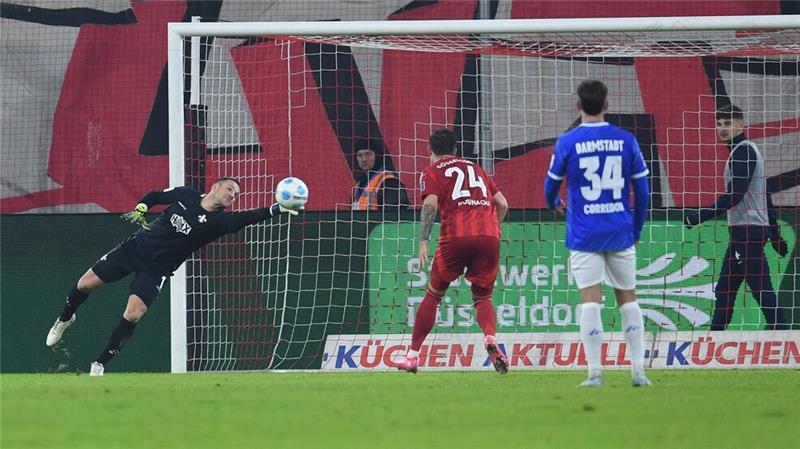Doppelpacker Corredor rettet Darmstadt Remis Führungstreffer für Düsseldorf.