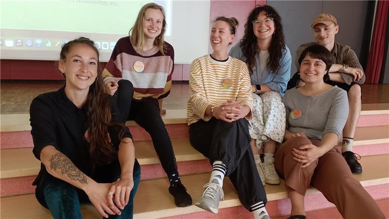 Fünf Tage lang organisieren und begleiten sie das Projekt Mobiles Futurium am Aue-Geest-Gymnasium: Judith-Anne Treß (von links), Vanessa Hartwig, Johanna Faller, Johanna Schafgans, Ena Fölz und Moritz Schmürpel.
