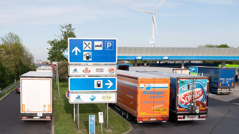 ADAC-Test: Niedersachsens Rastplätze sind „ausreichend“ Fünf niedersächsische Raststätten wurden in den Kategorien „Preise“, „zusätzliche Infrastruktur“, „Außenanlagen“, „Gastronomie“ und „Sanitäranlagen“ getestet. (Symbolbild)