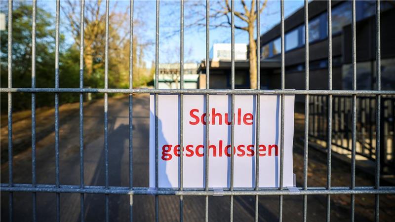 Für 18.000 Schülerinnen und Schüler fand am Montag in Duisburg wegen einer unklaren Bedrohungslage kein Unterricht vor Ort statt.