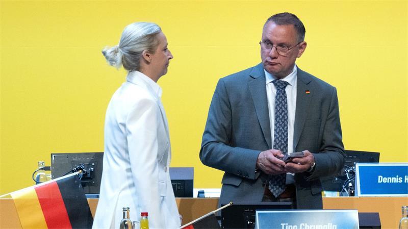 Tausendfacher Protest gegen die AfD - Spitzenduo bestätigt Für Alice Weidel lief die Wiederwahl zur Bundesvorsitzenden etwas besser als für den Co-Vorsitzenden, Tino Chrupalla.