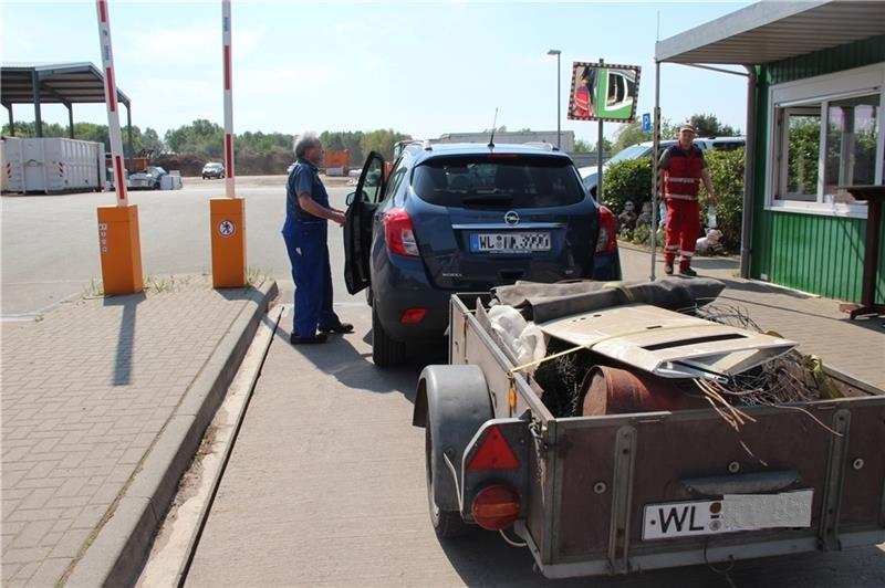 Für Anlieferer mit WL-Kennzeichen wird das Abfallwirtschaftszentrum Ardestorf ab Ende Juni die Schranken nicht mehr öffnen. Der Kreis Stade braucht die Annahmekapazitäten für die eigenen Bürger. Foto Michaelis