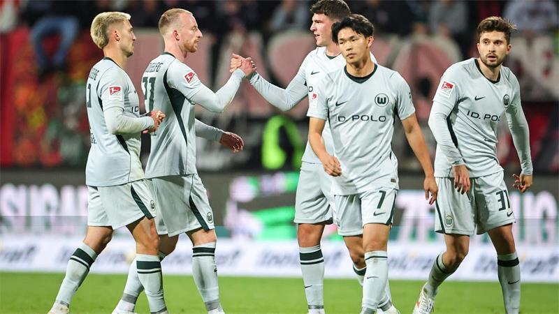 Für Aufstiegsfavorit Wolfsburg sprang in Nürnberg ein wildes 4:4 heraus - schon das zweite in der Saison.