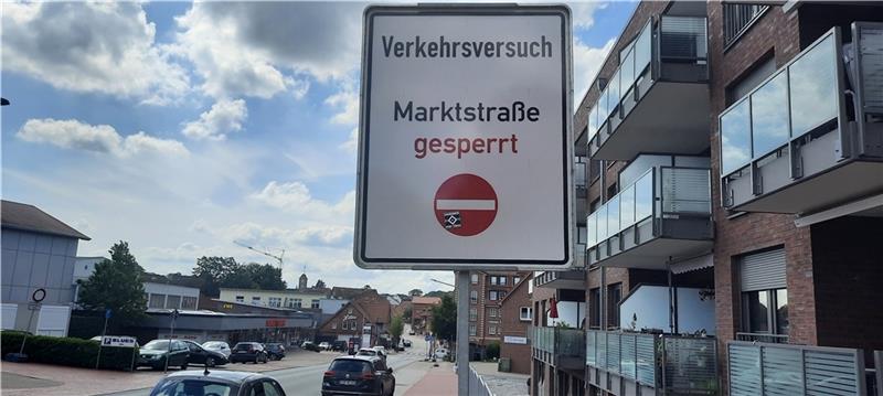 Für Autos ist die Marktstraße in Richtung Hollenbeck gesperrt.