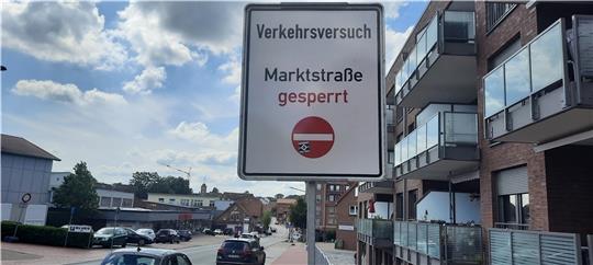 Für Autos ist die Marktstraße in Richtung Hollenbeck gesperrt.
