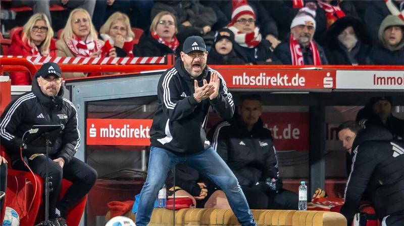 Union-Krise geht mit Baumgart weiter: 0:2 gegen Augsburg Für Baumgart war es das zweite Pflichtspiel als Union-Trainer.
