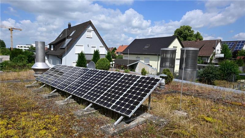 Für Besitzer von Solarangaben gibt es turnusmäßig Einbußen bei der Einspeisevergütung. (Archivbild)