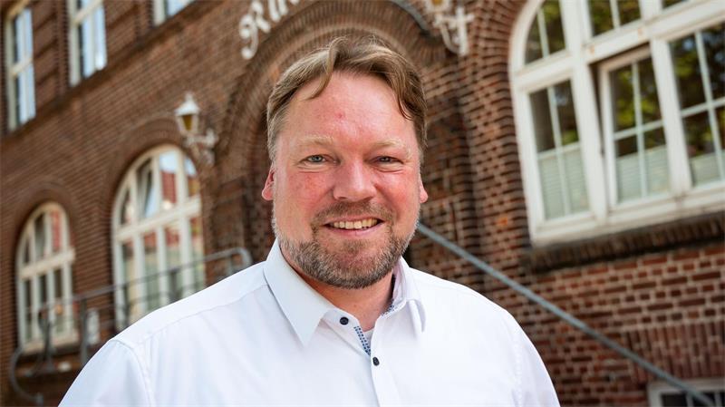 Schwieriges Geschäft: Krabbenfischer will an die Zukunft in Büsum glauben Für Bürgermeister Oliver Kumbartzky ist der Hafen ein wichtiger Teil des stark auf Tourismus ausgerichteten Ortes Büsum.