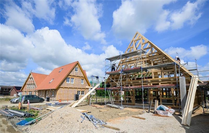 Für Buxtehude gelten neue Regeln: Jetzt dürfen Wohnhäuser noch größer gebaut werden. Foto: Julian Stratenschulte/dpa