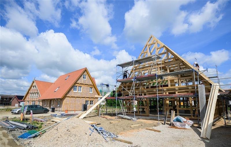 Buxtehude darf höher und schneller bauen: Was das für den Wohnungsbau bedeutet Für Buxtehude gelten neue Regeln: Jetzt dürfen Wohnhäuser noch größer gebaut werden. Foto: Julian Stratenschulte/dpa