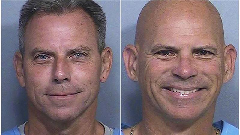 Für Erik Menendez (l.) und seinen Bruder Lyle Menendez gibt es erst einmal keine vorzeitige Haftentlassung. (Archivfoto)