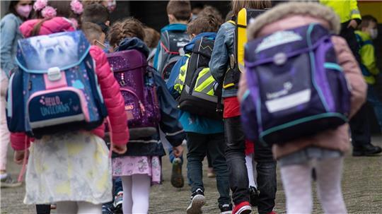 Für Erstklässler sollen in Hamburg 785 erste Klassen eingerichtet werden. (Archivbild)