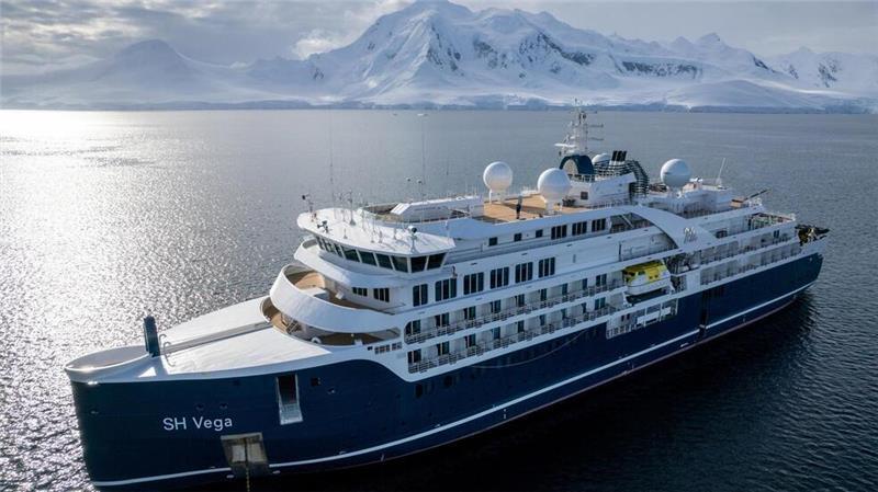 Für Expeditionskreuzfahrten nach Spitzbergen, zum Beispiel mit der „SH Vega“ der Reederei Swan Hellenic, gelten künftig strengere Richtlinien.