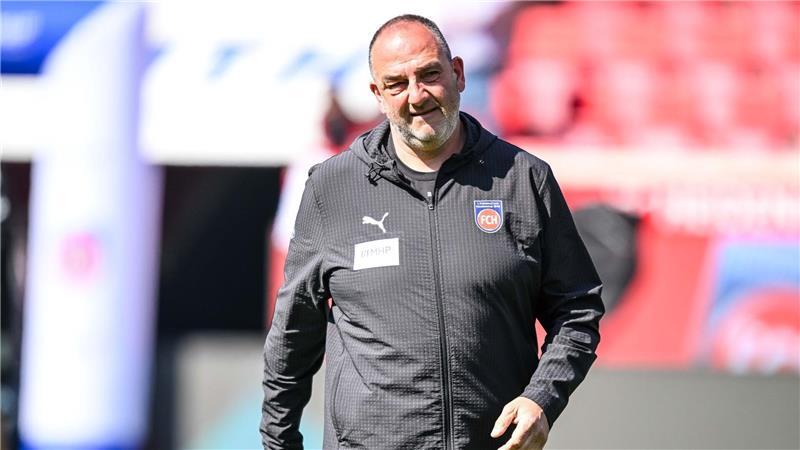 Für Heidenheim und Coach Frank Schmidt geht es um den Klassenerhalt. (Archivbild)