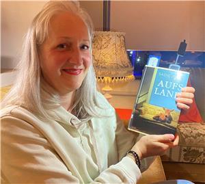 Für Julia Steinbrück hat es sich angefühlt wie als Kind, wo man behütet gelesen habe, während um einen herum gewuselt wurde. Ihr gefällt dieser „Ort der Achtsamkeit“.