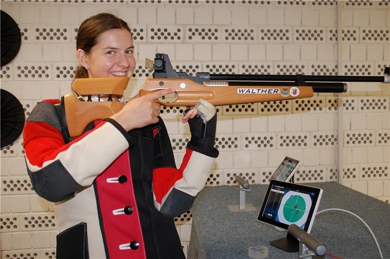 Für Kaja Gienke steht der Schießsport im Vordergrund. Sie ist begeisterte Sportschützin mit Kleinkaliber- und Luftgewehr. Foto: Laudien