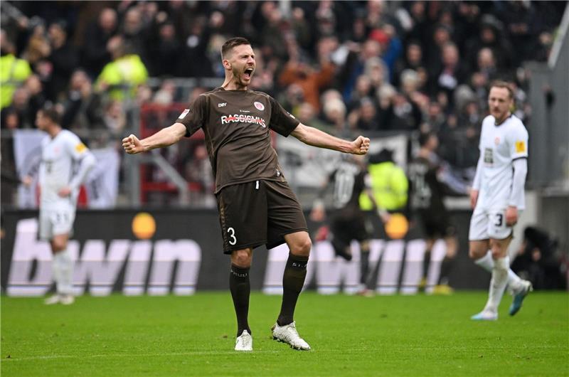 Karol Mets geht mit FC St. Pauli „in die richtige Richtung” Für Karol Mets wäre es ein Traum, mit dem FC St. Pauli in die Bundesliga aufzusteigen. Foto: dpa