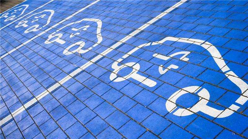 Für Kauf oder Leasing eines Elektroautos kann bald wieder eine Förderung beantragt werden. (Symbolbild)