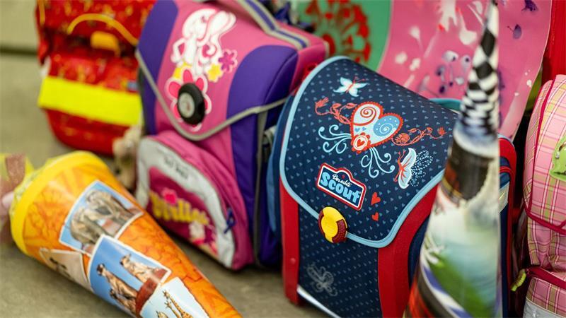 Für Kinder und Jugendliche in Schleswig-Holstein heißt es nach dem Ende der Sommerferien: Zurück in die Schule. (Symbolbild)