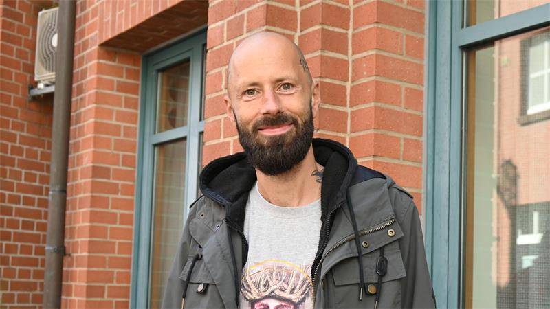 „Das Kreuz gerade machen”: Proteste gegen Rechts in Hammah und Stade Für Lars Ullmann ist Protestieren eine Selbstverständlichkeit. Die AfD greife mit ihren Aussagen viele Bereiche seines Lebens an.