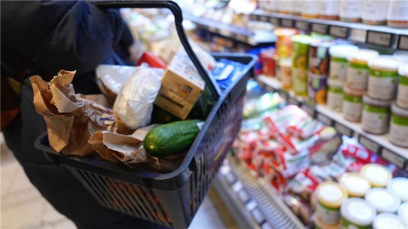 Für Lebensmittel müssen Verbraucher derzeit deutlich tiefer in die Tasche greifen als im Jahr 2020.