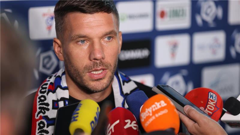 Für Lukas Podolski war es erst der dritte Platzverweis in seiner Karriere.