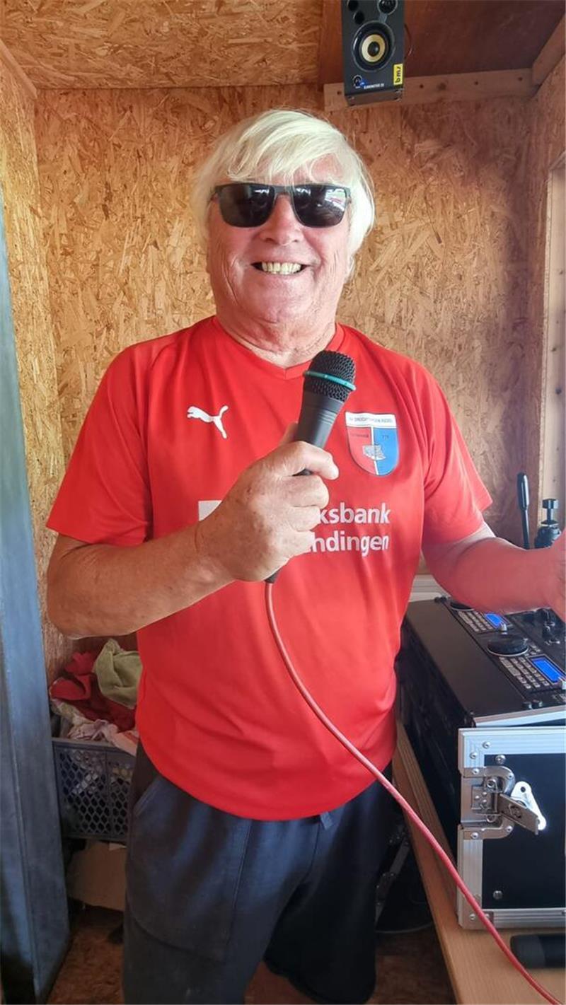 Für Musik und Moderation ist Dirk Ludewig an Bord.