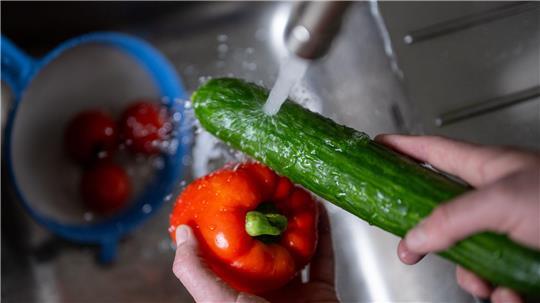 Für Paprika und Gurken müssen Kunden deutlich mehr bezahlen als vor einem Jahr.