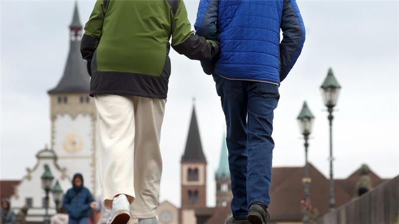 Was 2025 im Geldbeutel bleibt Für Rentner soll es 2025 einen Aufschlag geben.