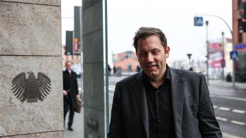 Für SPD-Chef Lars Klingbeil ist die Regierungsbildung kein Selbstläufer. Die Verhandlungen dürften inhaltlich nicht einfach werden. 