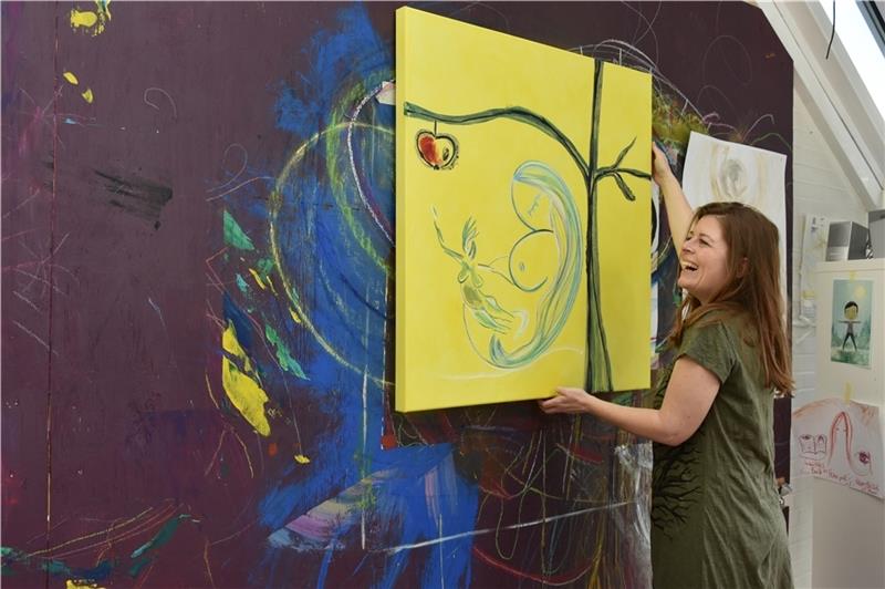 Malen ist für sie eine heilsame Kunst Für Sandy Conen ist Malen und kreatives Arbeiten eine Wohltat für die Seele . Fotos: Felsch