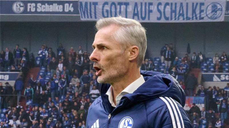 Schalker Befreiungsschlag sorgt vorerst für Ruhe Für Schalke-Trainer van Wonderen war es der erste Sieg im fünften Pflichtspiel