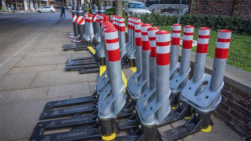 Für Sicherheit sollen unter anderem Absperrungen sorgen.