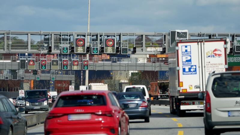 A7 vor Elbtunnel repariert - Richtung Süden bis Samstag zweispurig Für Staus vor dem Hamburger Elbtunnel könnten am Freitagmorgen Bauarbeiten sorgen.